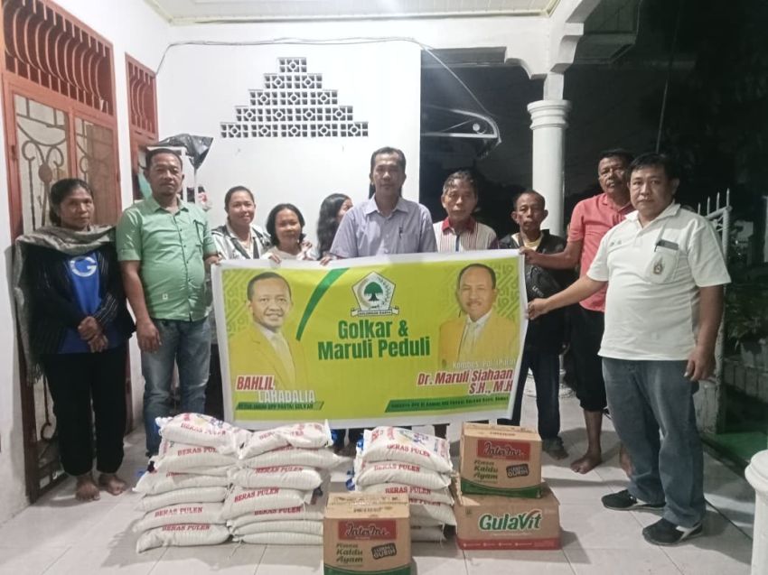 Tim Rumah Aspirasi Anggota DPR RI Dr Maruli Siahaan Serahkan Bantuan Korban Banjir di Tiga Lokasi