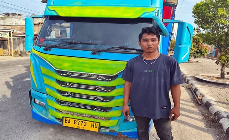 Truk Muatan Pakan Ternak Dirampok di Jalinsum  Depan Masjid Raya Lima Puluh