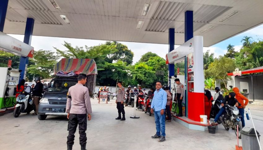 Kapolsek Pantai Cermin dan Koramil Cek Stok BBM di SPBU, Arus Lalin aman dan lancar