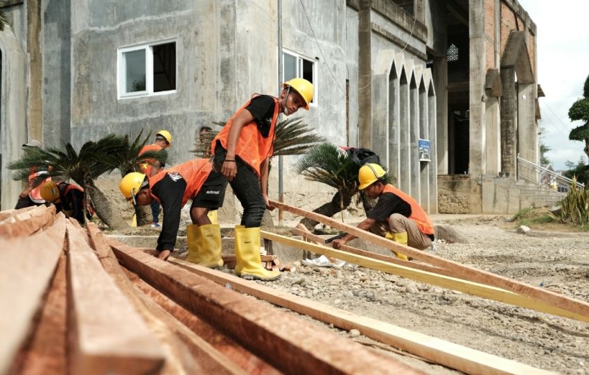 Konektivitas Dipulihkan, Hutama Karya Kerahkan Alat Berat dan Bangun 120 Huntara di Aceh Tamiang