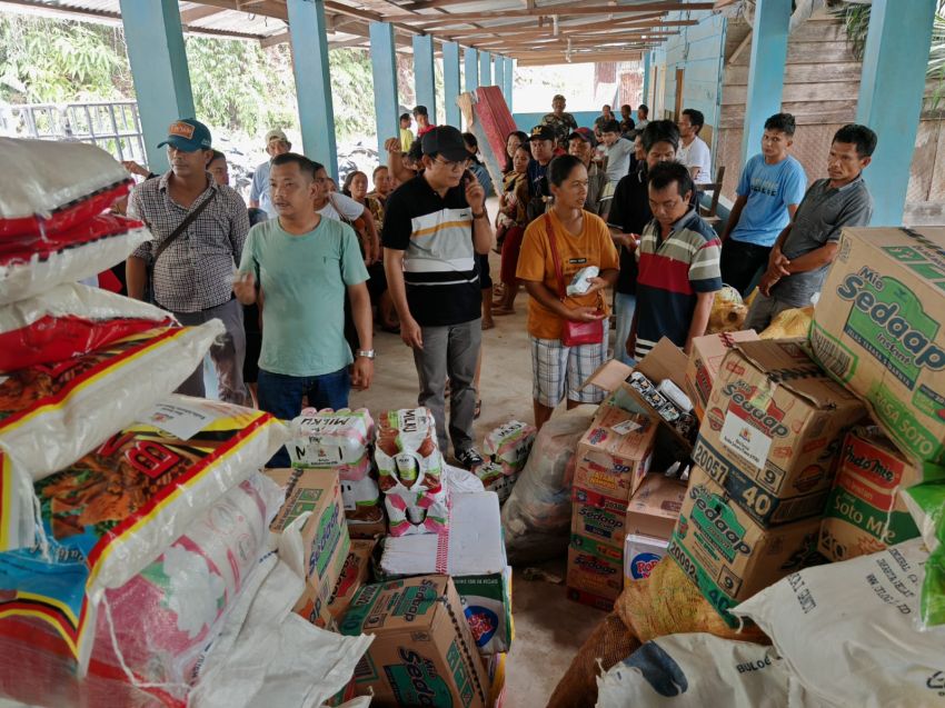 Bantu Warga Terisolir, Anggota DPD Penrad Siagian Kritik Lambatnya Pemerintah Pusat Tangani Bencana Tapteng