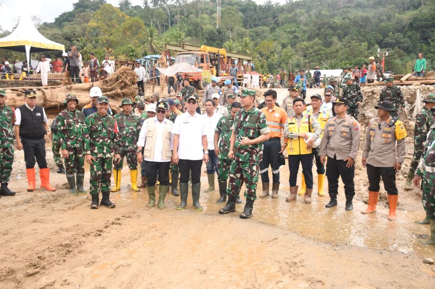 Pangdam I/BB Beserta Rombongan Kunjungi Lokasi Bencana dan Peninjauan Jalan Terputus di Tapsel
