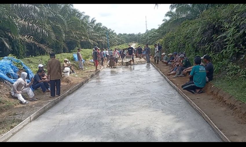 Obsesi Pangulu Membangun Jalan Protokol Desa Dari Dana Swadaya Diapresiasi