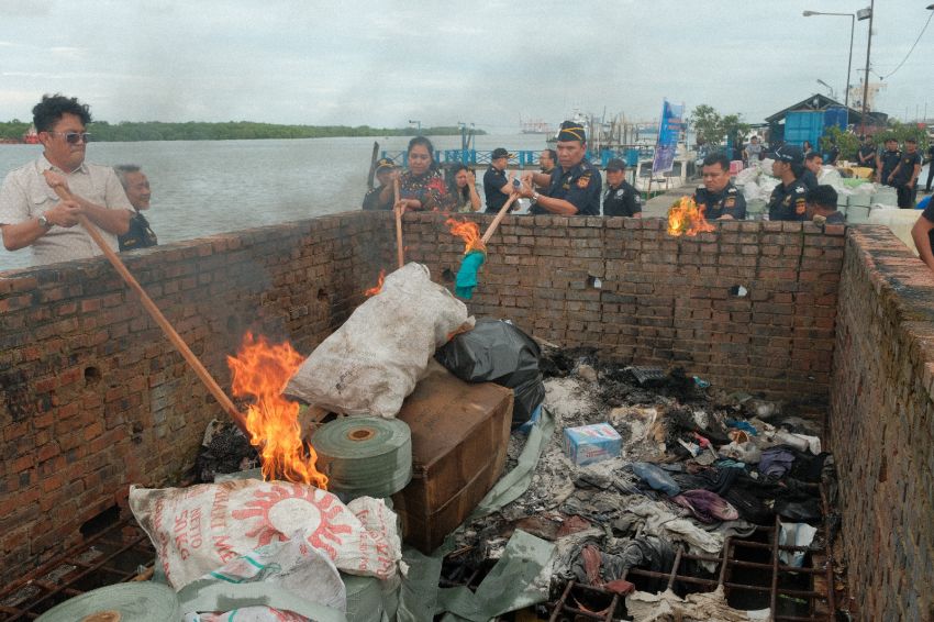 Perkuat Pengawasan Jelang Akhir Tahun, Bea Cukai Belawan Musnahkan Barang Ilegal Senilai Ratusan Juta