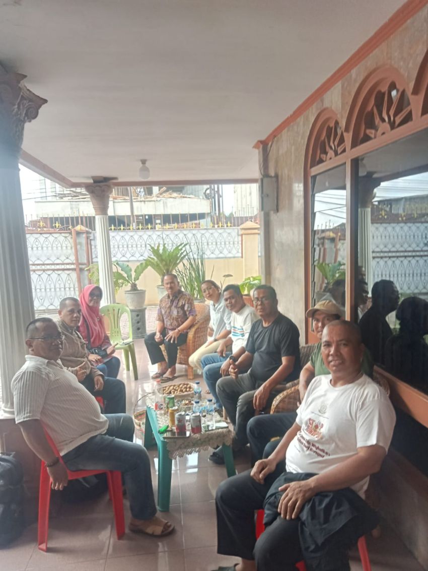 Puluhan Warga Dari Berbagai Daerah dan Propinsi Tahun Baruan ke Kediaman Anggota DPR RI Maruli Siahaan