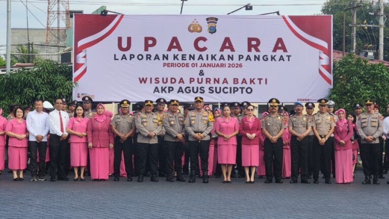 49 Personel Polres Batu Bara Naik Pangkat, Kapolres : Semakin Tinggi Pangkat Semakin Besar Tuntutan Tugas