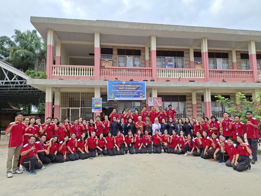 Akademisi Unimed Dionisius Sihombing dan Mangaratua M. Simanjorang Jadi Narasumber Diklat Guru  YPHK di SMP Asisi Kota Batak Kampar RIAU