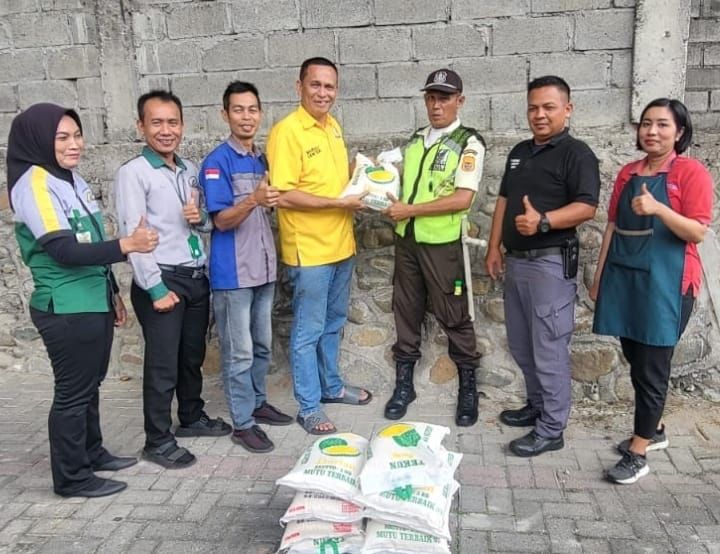 Anggota DPR RI Maruli Siahaan Berikan Bantuan Kepada Warga Medan Amplas