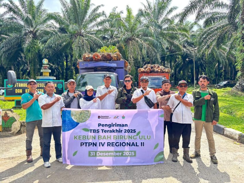 Manajemen PTPN IV Regional II Kebun Bah Birung Ulu Berangkatkan Pengiriman TBS Terakhir 2025