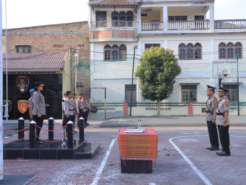 AKBP Rina Sry Nirwana Tarigan Lantik Kasi Humas dan Kapolsek Harian Boho Polres Samosir