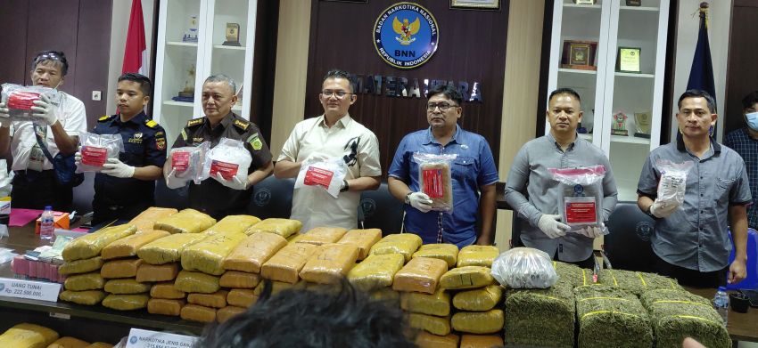 BNNP Sumut Ungkap Sindikat Narkoba Antar Provinsi : 215 Kg Ganja, 4 Kg Sabu Gagal Edar, 10 Orang Ditahan