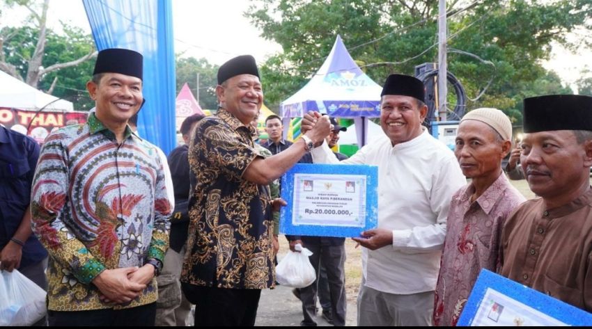 Serahkan 60 Juta Di 3 Mesjid Bupati Langkat Pimpin Safari Ramadan di Sei Lepan