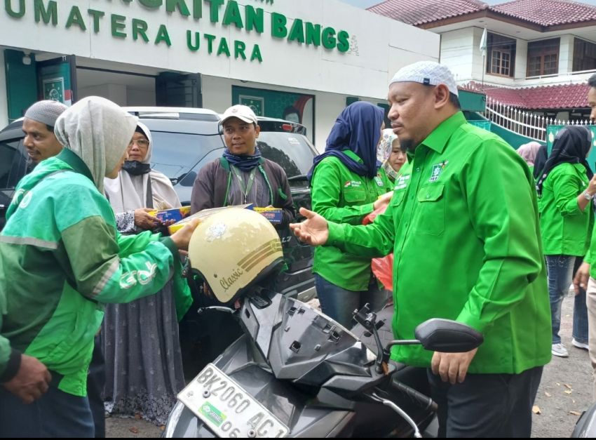 Berkah Ramadhan 1447 H/2026, PKB Sumut Berbagai Takjil kepada Ratusan Pengemudi Ojol