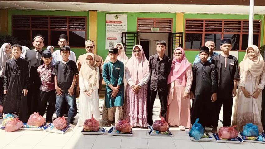 Peringati Isra' Mi'raj dan Sambut Ramadhan, MTsN Siantar Santuni  Yatim