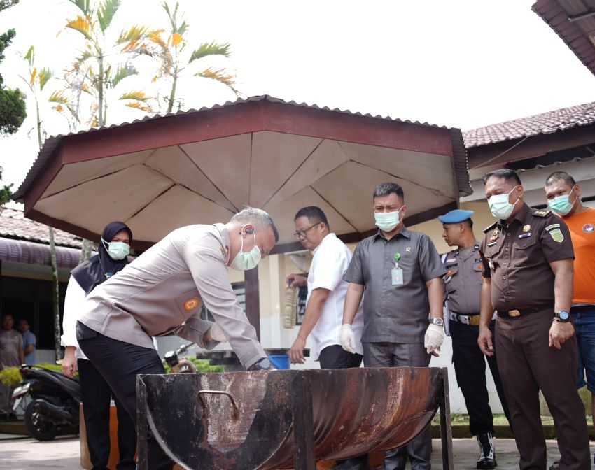 Polres Asahan Musnahkan Ratusan Gram Ganja, Ketamin dan Ekstasi
