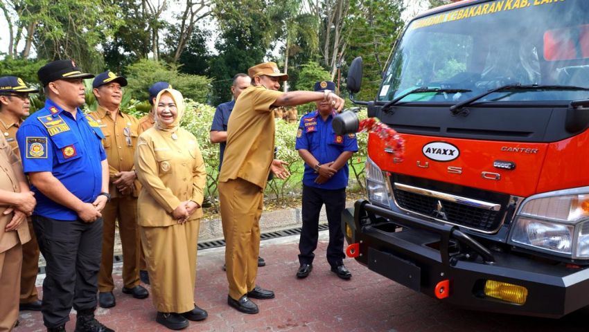 Syah Afandin Ajak ASN Fokus 30 Desa Wisata, Serahkan Santunan Dan Damkar di Apel Gabungan