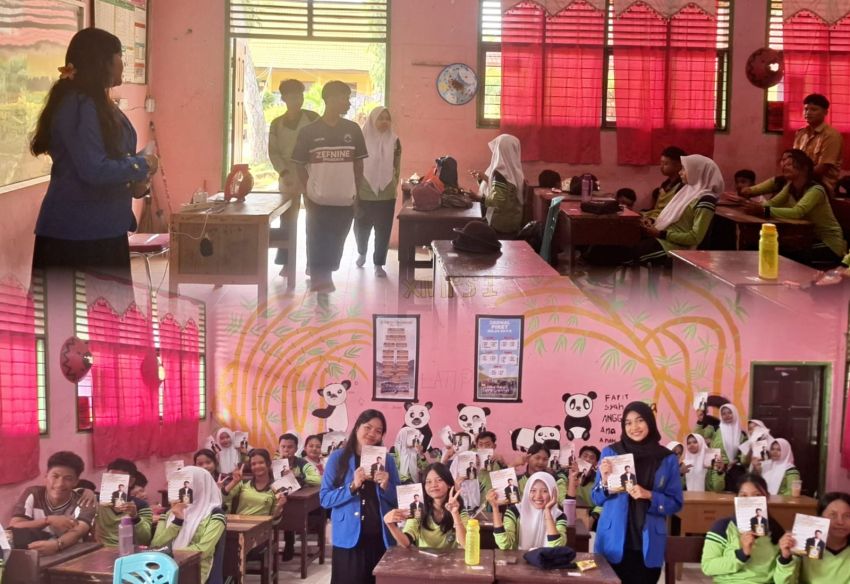 Mahasiswa FKIP UIR Tanam Mimpi Kuliah di SMAN 1 Dayun