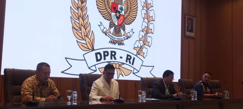 Beri Kesempatan Pak Adis Kadir Jalankan Tugas sebagai Hakim Konstitusi