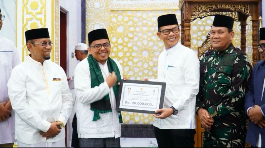 Sekda Langkat Pimpin Safari Ramadhan Di Stabat, Serahkan Hibah Rp20 Juta untuk Masjid