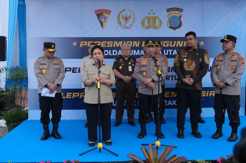 Polri Kirim 22 Kontainer Bantuan Kemanusiaan untuk Korban Bencana di Sumatera