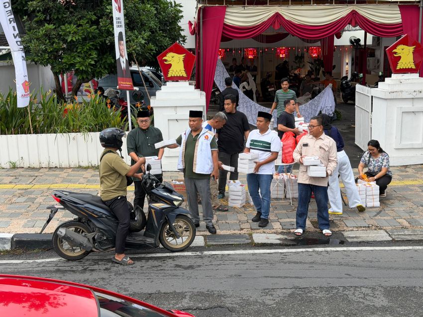 Selama Ramadhan, Gerindra Sumut Bagikan 1000 Takjil-Nasi Kotak
