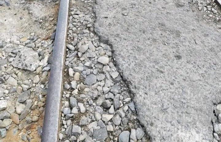 Perlintasan KA Simpang Lima Medang Deras Rusak Parah, Banyak Pengendara Motor Terjatuh