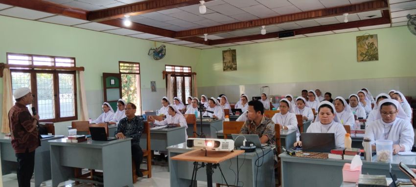 Akademisi Unimed Dionisius Sihombing Dorong Kepala Sekolah YPHK Tingkatkan Kinerja Memantapkan Layanan Pendidikan di Sekolah