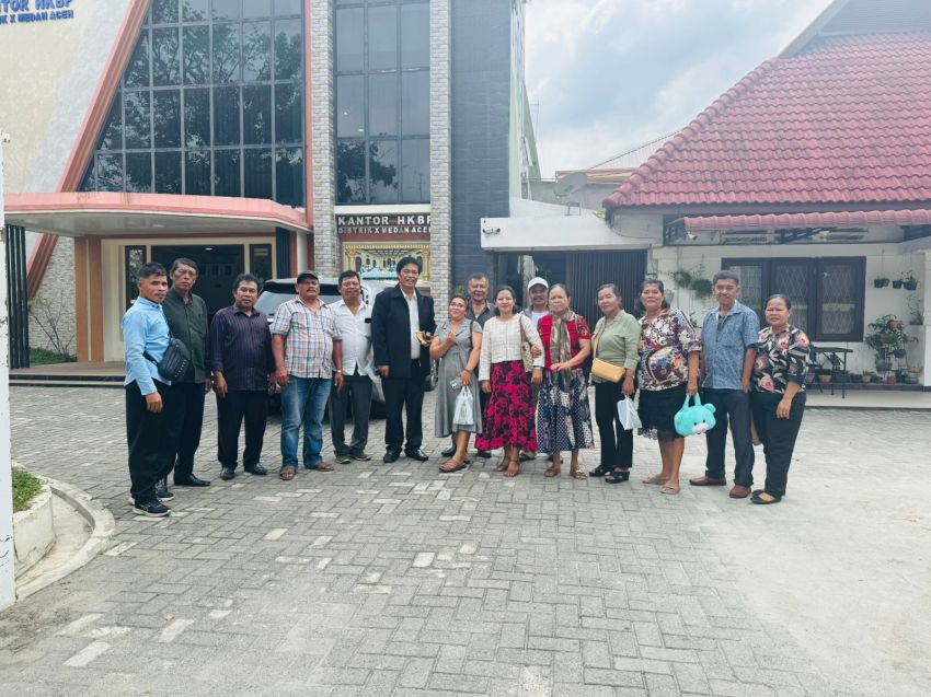 Parhalado dan Jemaat HKBP Hotma Uli Patumbak Sampaikan Aspirasi ke Praeses Distrik X