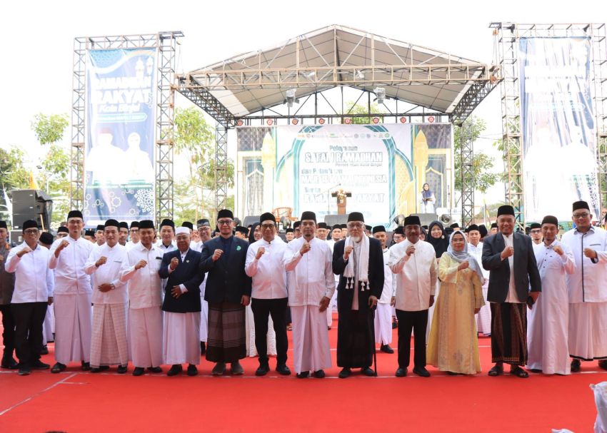 Disaksikan Walikota, Ketua MUI Sumut Lantik Pengurus MUI Binjai