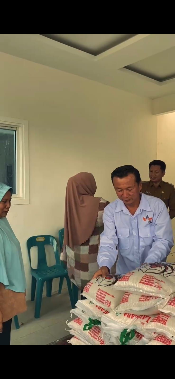 Di Penghujung Ramadhan 1447 H, Ko Cunlai Bagikan Paket Sembako Untuk Lansia