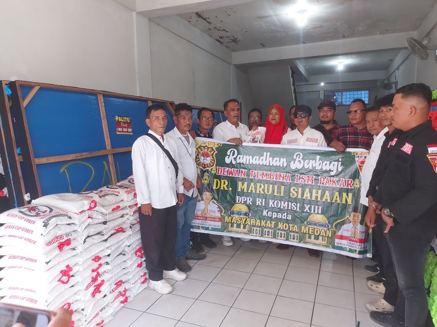 Anggota DPR RI Maruli Siahaan Berikan Bingkisan Idul Fitri Ke DPP LSM Pakar