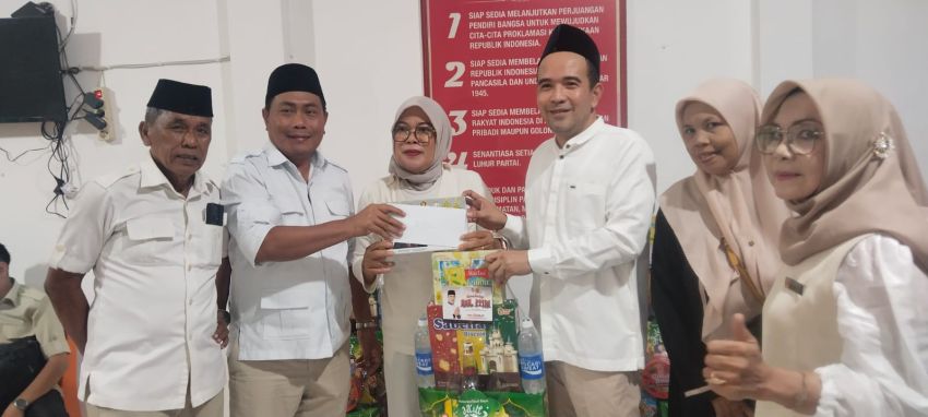 Ketua Gerindra Deli Serdang Bersama Wabup Bagikan Ribuan Paket Lebaran Kepada Kader Dan Masyarakat