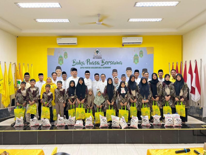 Partai Golkar Deli Serdang Santuni Anak Yatim Dan Bagikan Paket Lebaran Kepada Kader