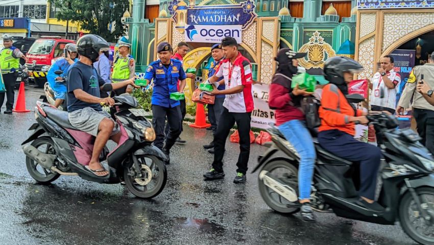 Lengkapi Hangatnya Ramadhan, Honda Tebar Kepedulian Lewat 'Honda Takjil On The Road'