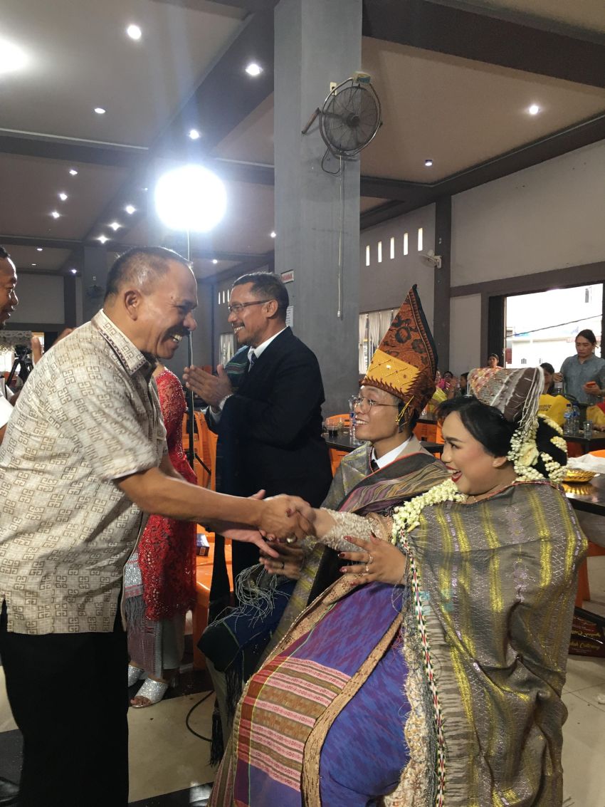 Hadiri Pesta Pernikahan, Anggota DPR RI Maruli Siahaan Sampaikan Doa Menjadi Keluarga Berbahagia dan Sehidup Semati