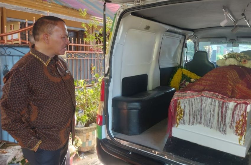 Anggota DPR RI Maruli Siahaan Melayat,  Bantu Keluarga Berduka Mobil Ambulance ke Kampung Halaman