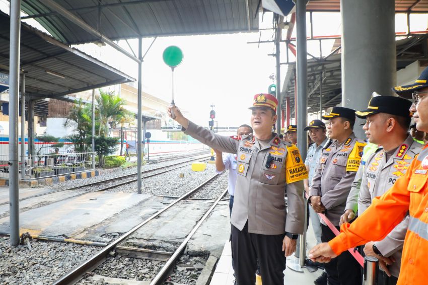 Wakapolda Sumut Tinjau Stasiun KA Medan, Pastikan Pelayanan Mudik Lebaran Berjalan Optimal
