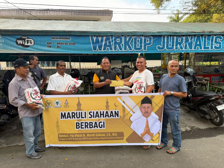 Anggota DPR RI Maruli Siahaan Berikan Bantuan Kepada Wartawan di Medan