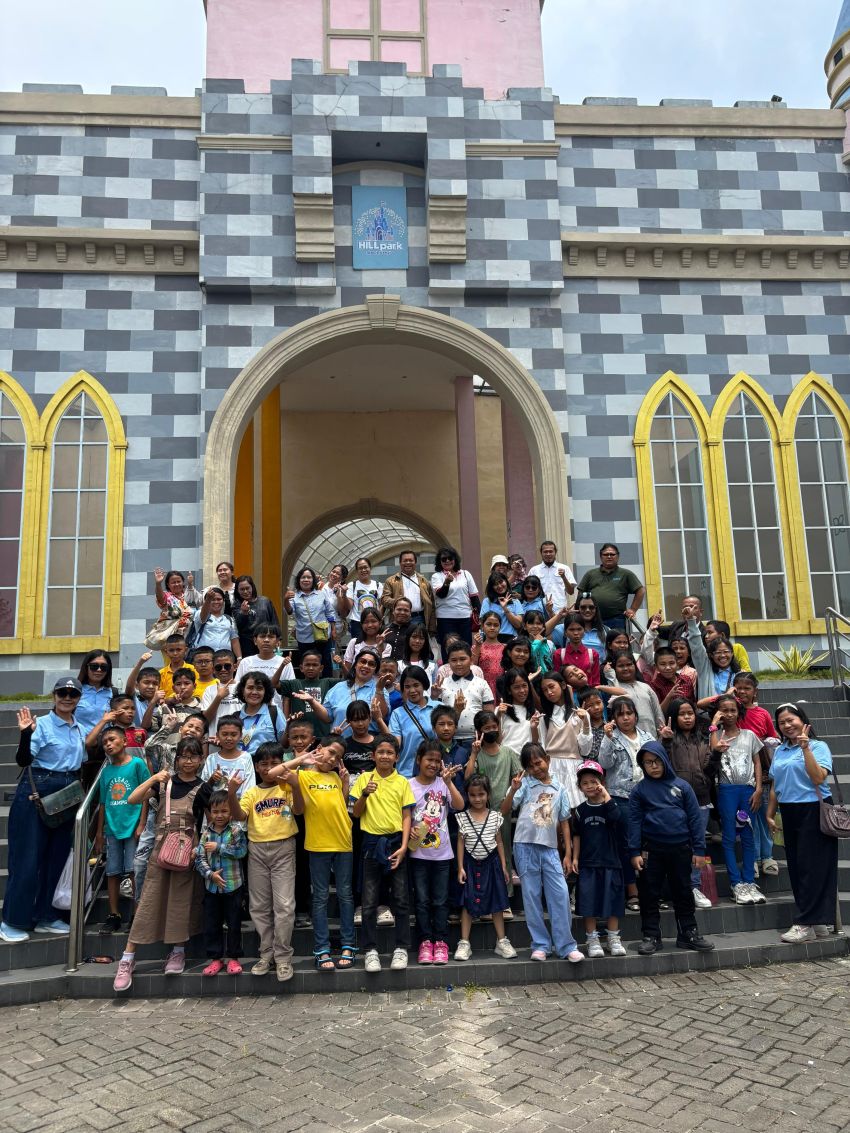 Dukung Peningkatan Iman Generasi Muda, Anggota DPR RI Maruli Siahaan Berangkatkan Anak Sekolah Minggu HKBP Griya Martubung Wisata Rohani