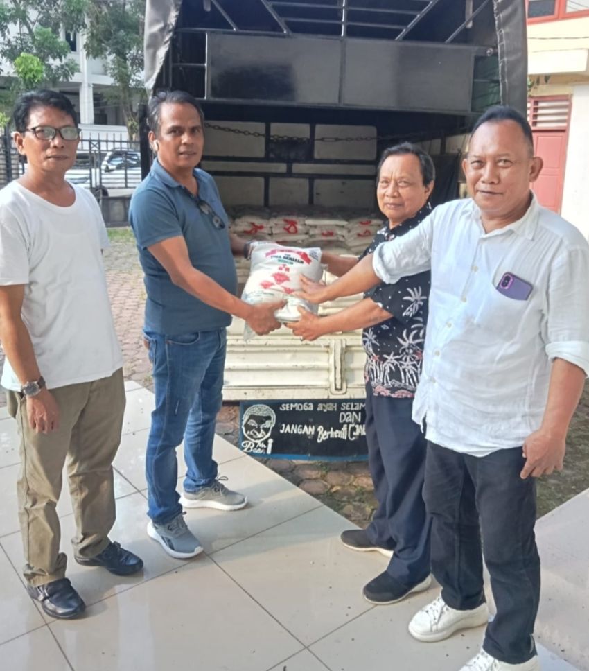 Anggota DPR RI Dr Maruli Siahaan SH,MH Berikan Bantuan Beras 200 Karung Untuk PWI Sumut