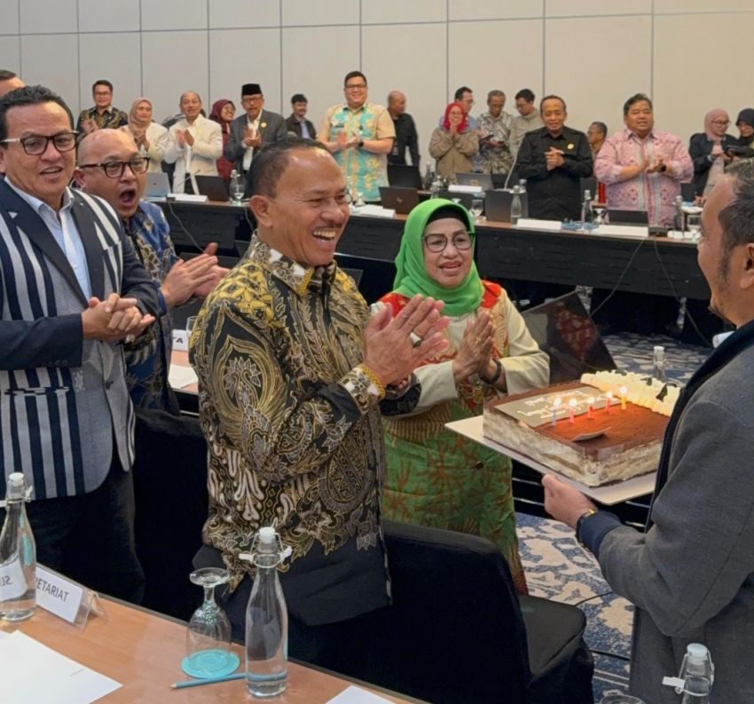 Ketua Komisi XIII DPR RI Beri Kejutan Kepada Maruli Siahaan, Panjang Umur dan Sukses