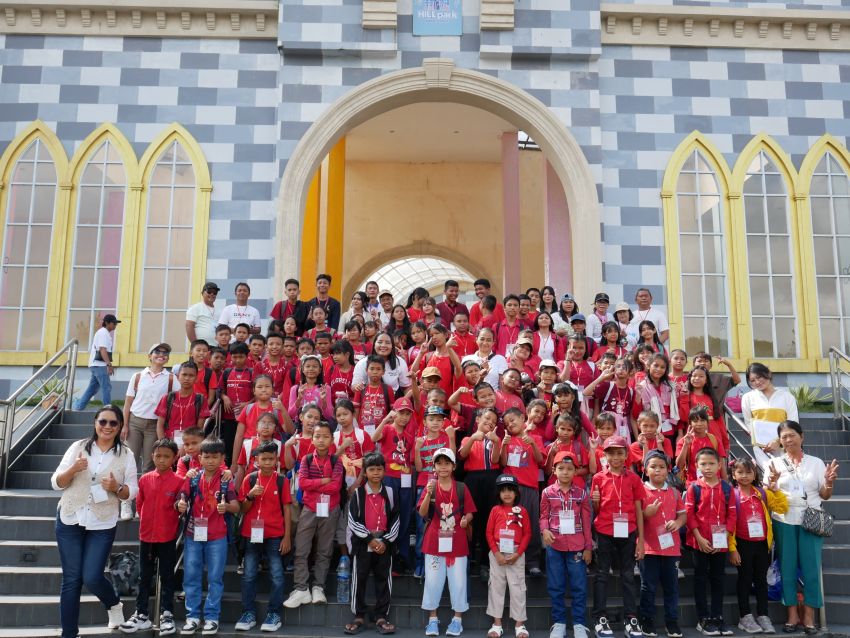 Dukung Peningkatan  Iman Generasi Muda, Anggota DPR RI Maruli Siahaan Berangkatkan Wisata Rohani Anak Sekolah Minggu HKBP Desa Besar Medan Labuhan