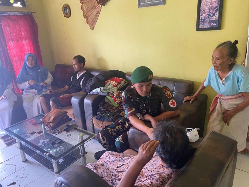 Yonif TP 951/Pandeka Marapi Laksanakan Pelayanan Kesehatan Terpadu di Tanah Datar