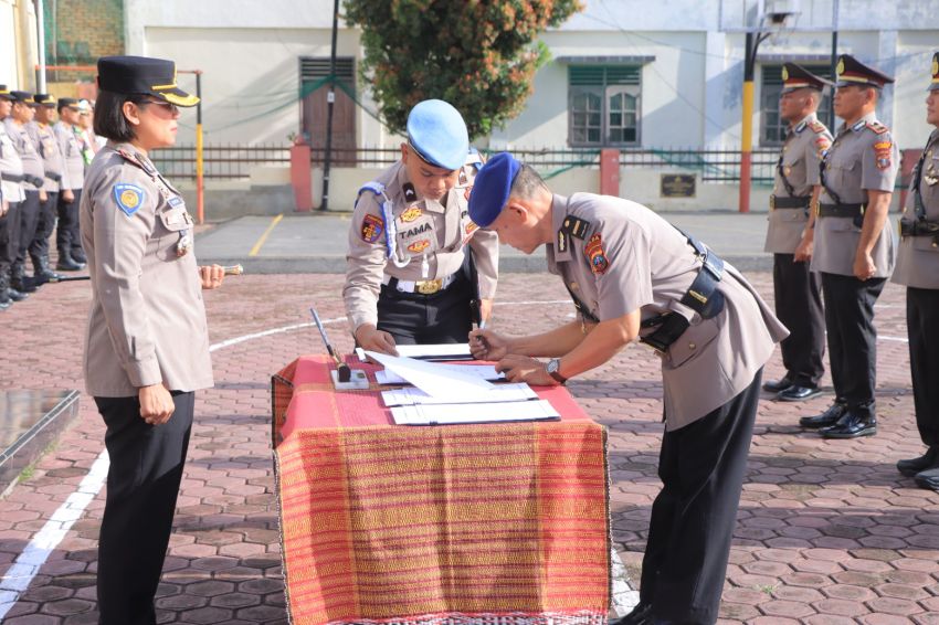 AKBP Rina Tarigan Sertijabkan Kasat dan Kapolsek di Jajaran Polres Samosir