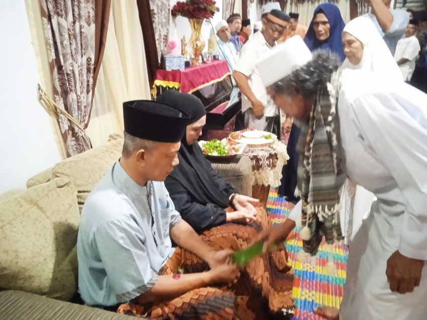 Keluarga Besar Tanjung Lepas Keberangkatan Haji Putri Zukhro dan Suami Muhammad Idris