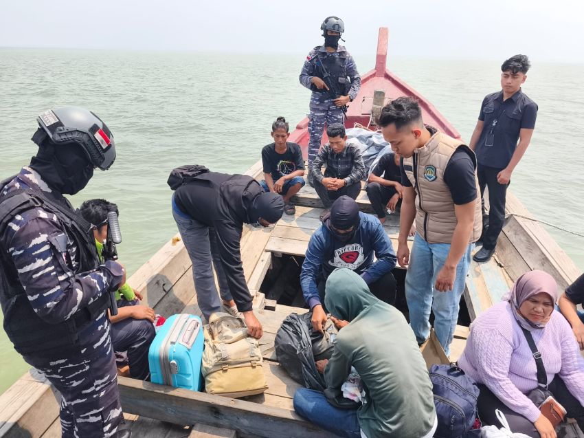 Operasi Gabungan TNI AL dan Imigrasi Gagalkan Penyelundupan PMI Non Prosedural