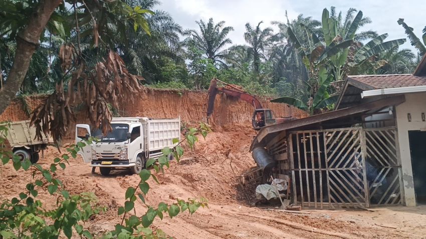 Galian C Illegal di Desa Kwala Pesilam Langkat di Lahan Perkebunan Sawit, Diduga Milik Pamen Poldasu