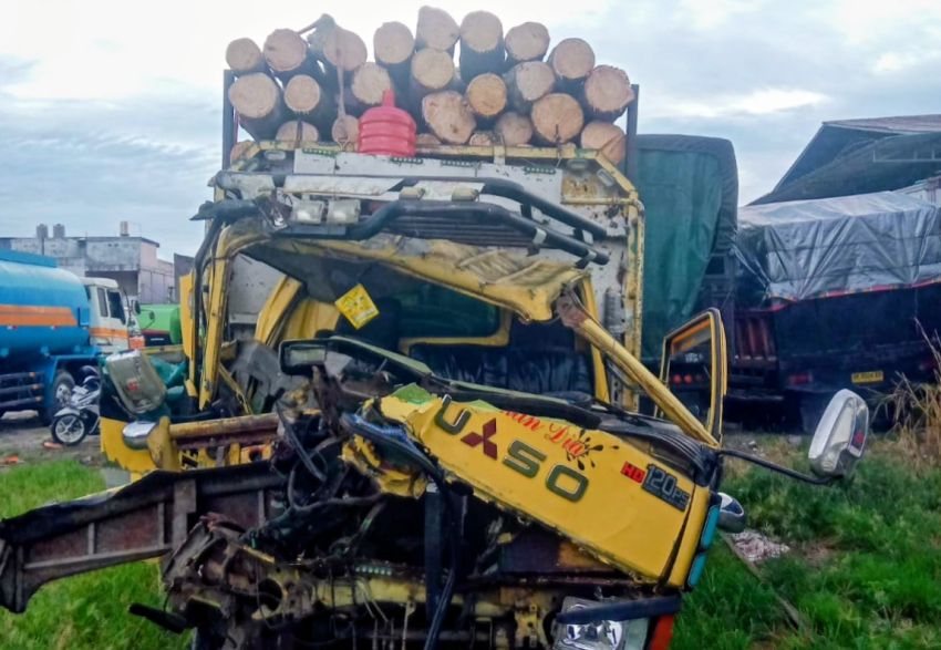 Tabrak Belakang Dum Truk di Jalinsum Batu Bara, Pengemudi Colt Diesel Luka Luka