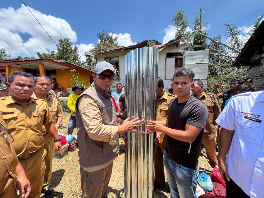 Pastikan Pemulihan Cepat, JTP Kunjungi Warga Terdampak Angin Puting Beliung di Sipoholon