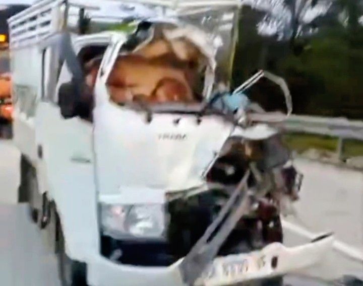 Tabrak Truk Tronton di Depan Tol Indra Pura, 1 Orang Tewas Sedangkan Temannya Penumpang Pikup Traga Luka Berat